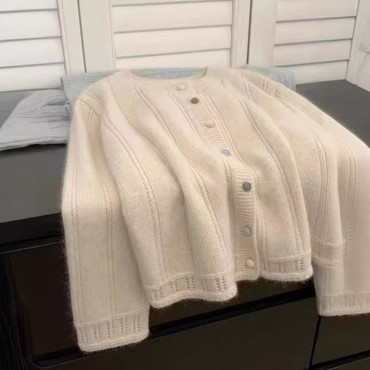 Women's knit jacket with a decorative ribbed design and button closure Lune London