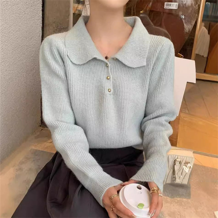 Pull féminin avec col polo texturé et détails de boutons Chic & Stil