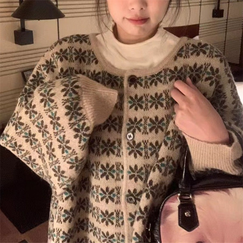 Knit sweater for women with floral jacquard patterns and comfortable fit Lune London