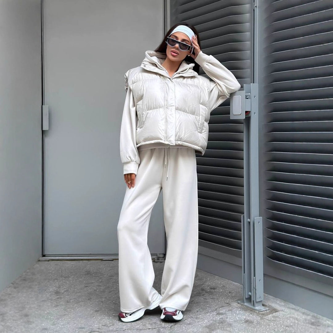 Dames stylé doudoune avec capuche et pantalons amples décontractés Chic & Stil