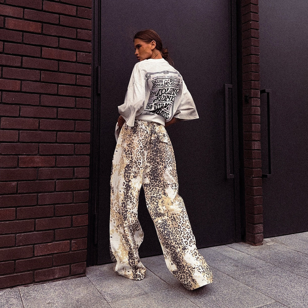 Oversized T-shirt for women with creative graphics and relaxed cuts Lune London