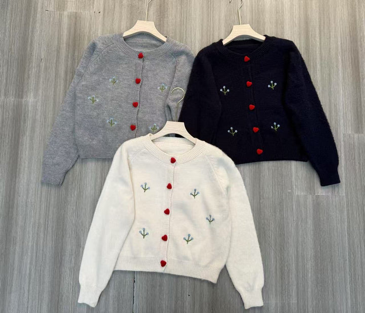 Women's cozy knit pullover with heart and flower embroidery Lune London