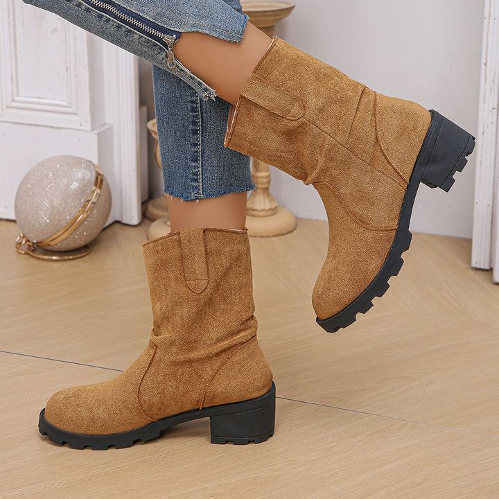 Trendy ankle boots for ladies with padded collar and robust profile Lune London