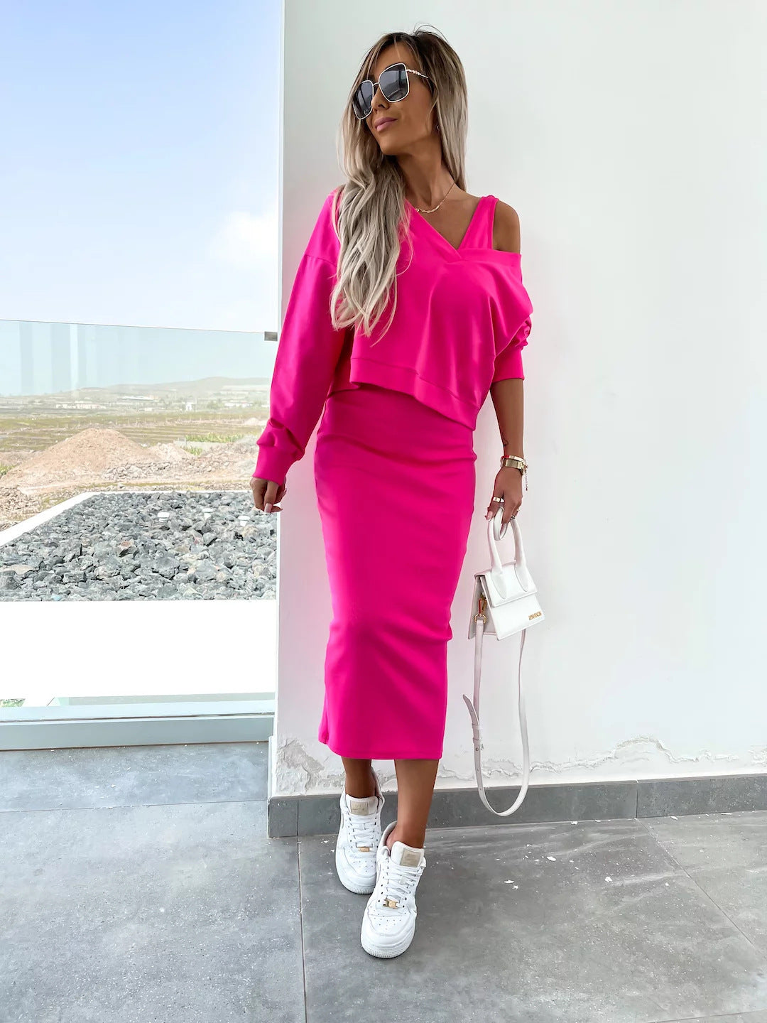 Elegant and casual two-piece set for women with V-neck and wide top Lune London