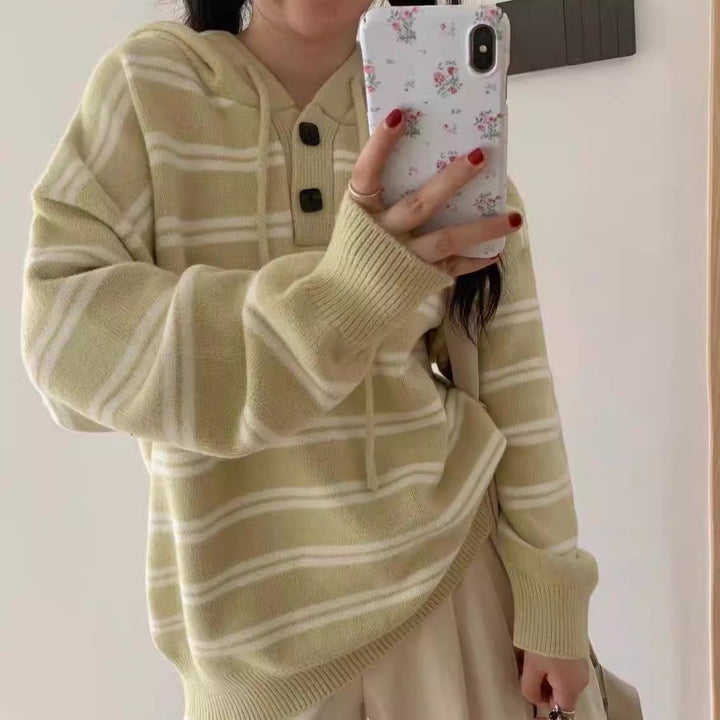 Pull en stripe décontracté pour femme avec patte de boutonnage et capuche Lune London
