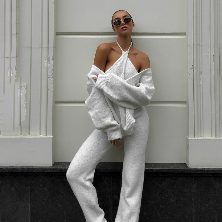 Comfortable knit set for women with a casual sweater and chic comfortable pants