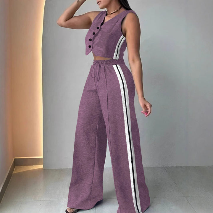 Two-piece women's sports set with a loose fit and an elastic waistband Lune London