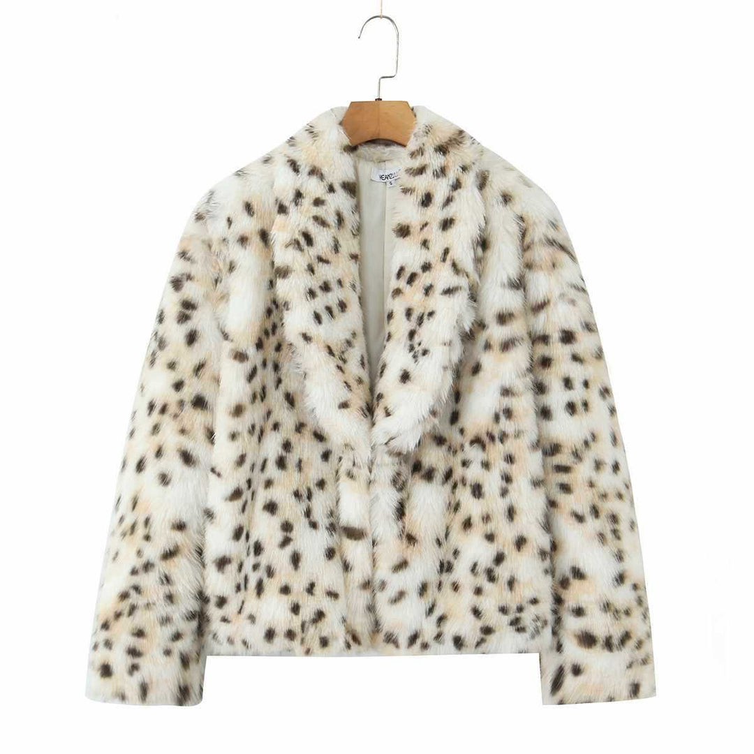 Women's faux fur jacket with an elegant leopard pattern Lune London