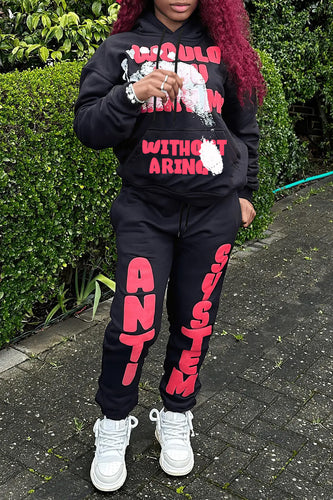 Sporty women's sweatpants and hoodie set with catchy logo Lune London