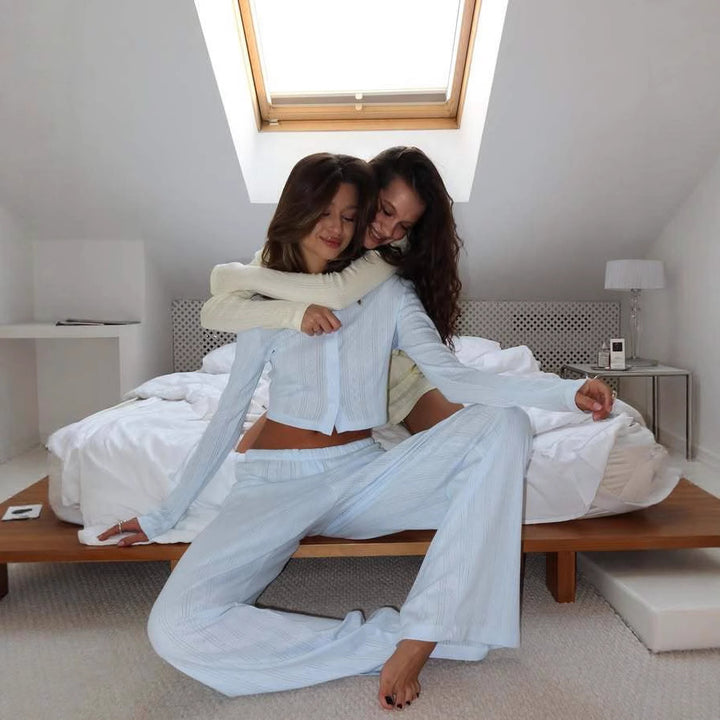 Ladies elegant loungewear set with fine texture and loose fit Chic & Stil