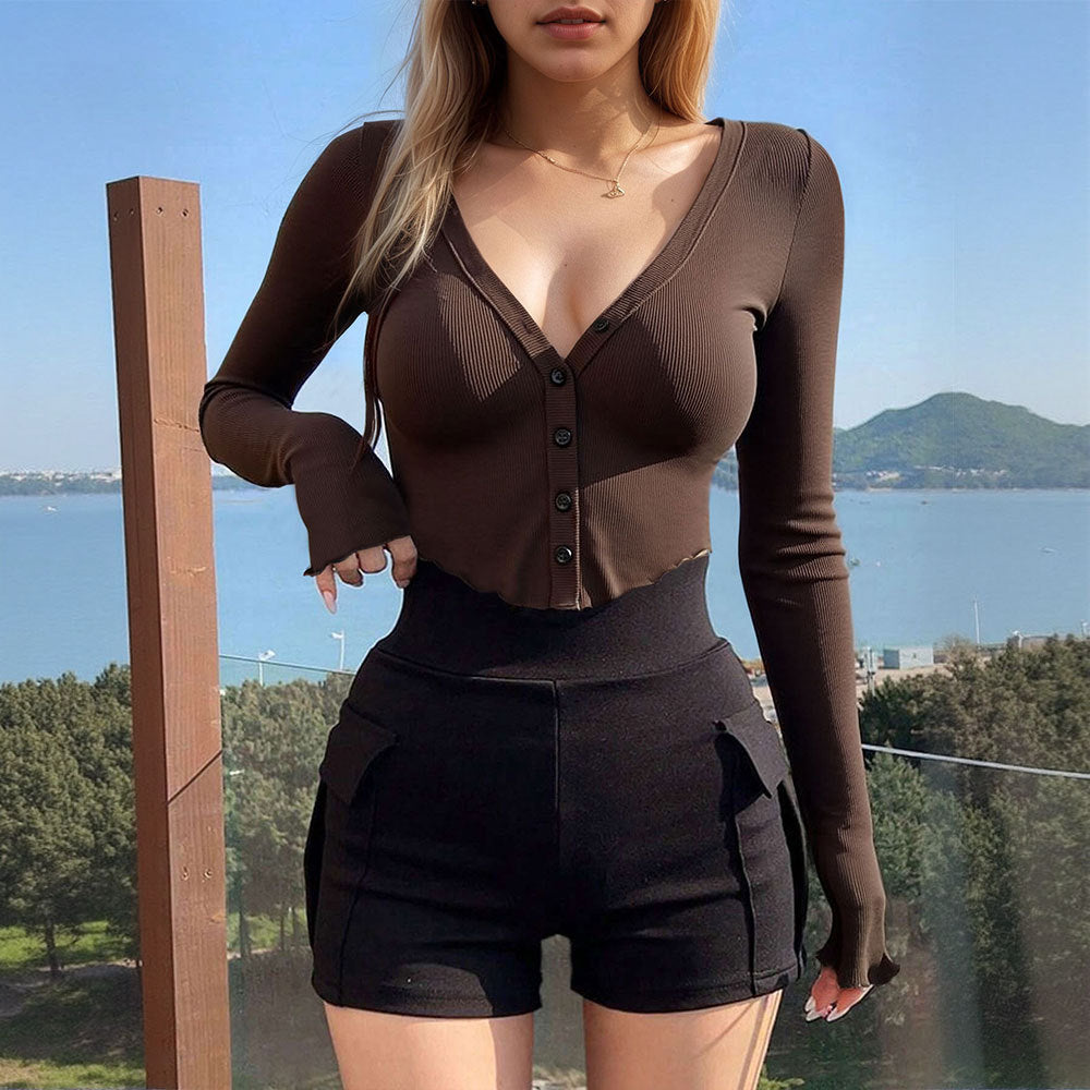 Haut ajusté à manches longues pour femmes avec décolleté en V et patte de boutonnage Chic & Stil