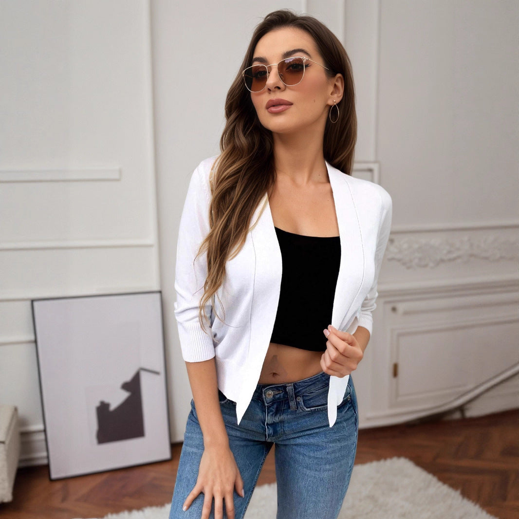 Fashionable knitted jacket for ladies with a flattering cut and an elegant opening Lune London