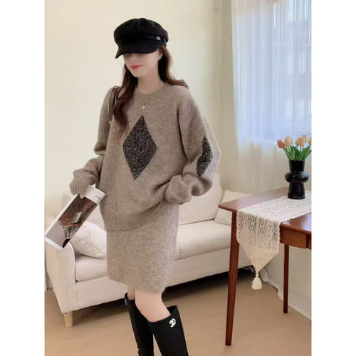 Pull en tricot féminin avec des détails en diamant scintillants et une coupe décontractée Chic & Stil