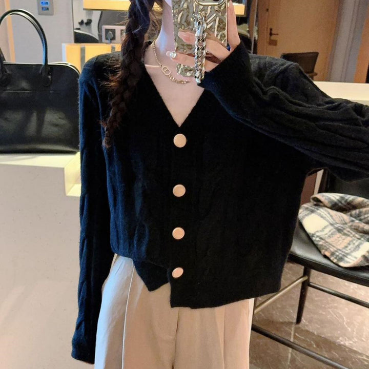 Cardigan tricot épais pour femmes avec patte de boutonnage décorative et matériau doux Chic & Stil
