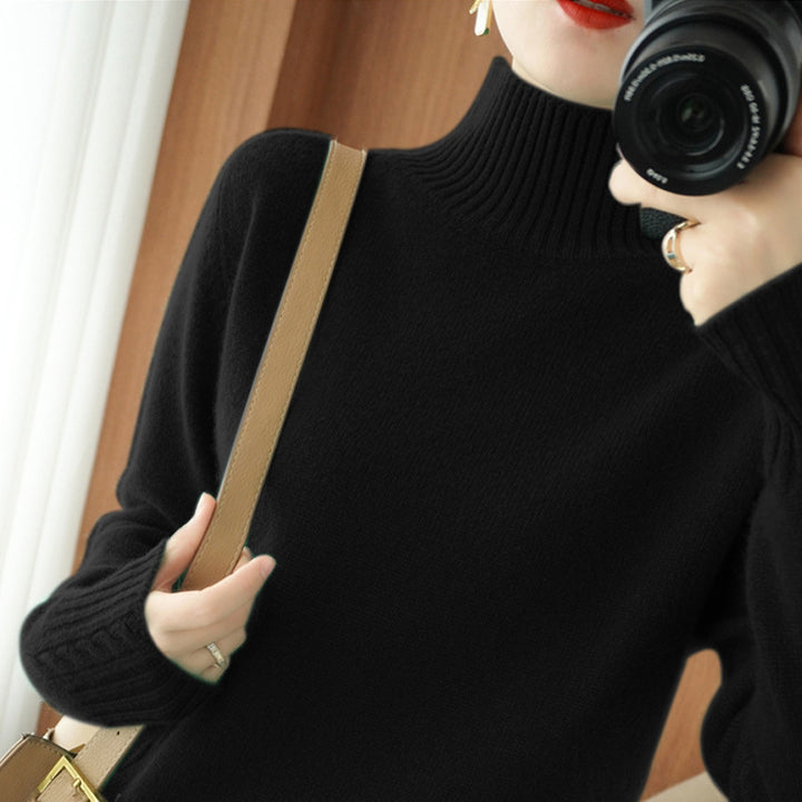 Elegant sweater for women with high collar and fine structure Lune London