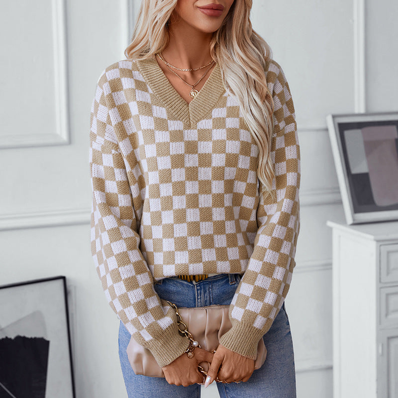 Casual women's V-neck sweater with checked pattern and loose fit Lune London
