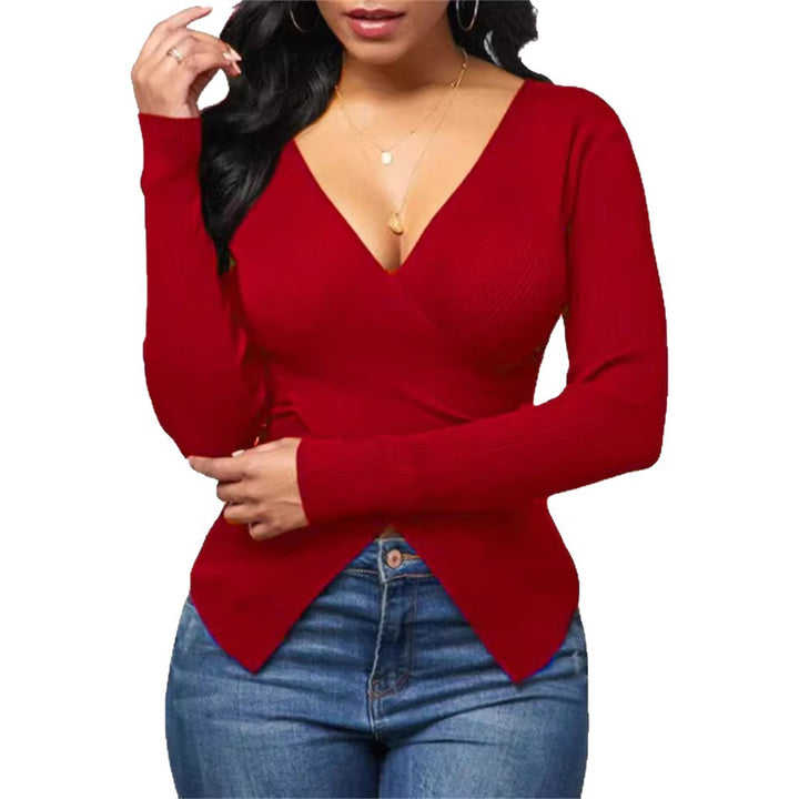 Ladies elegant rolled top in textured ribbed fabric and deep V-neck Lune London