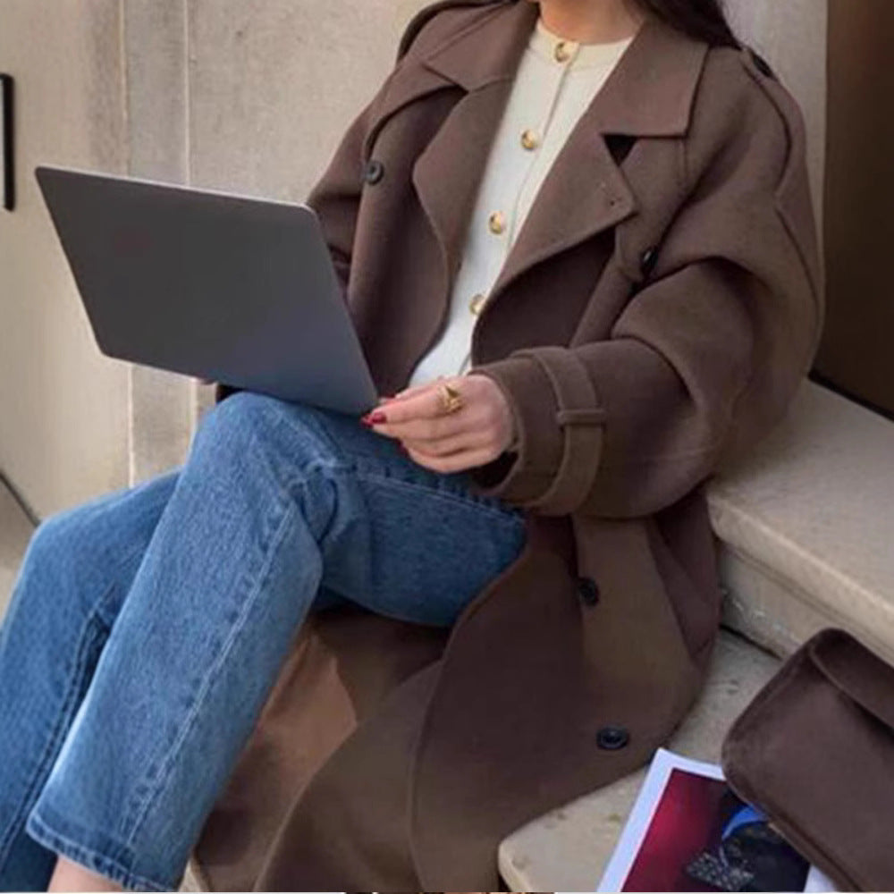 Timeless trench coat for women in high-quality material with tied belt Lune London
