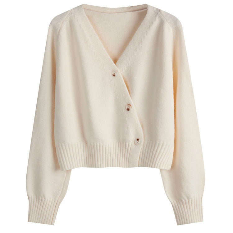 Ladies cozy short knit sweater with deep V-neck and large buttons Lune London