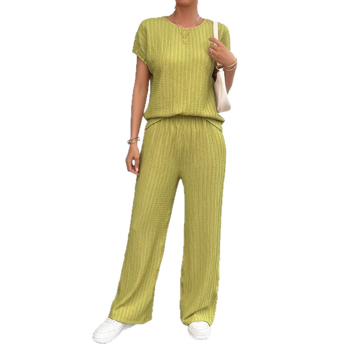 Comfortable loungewear set for women with stylish expandable details Chic & Stil