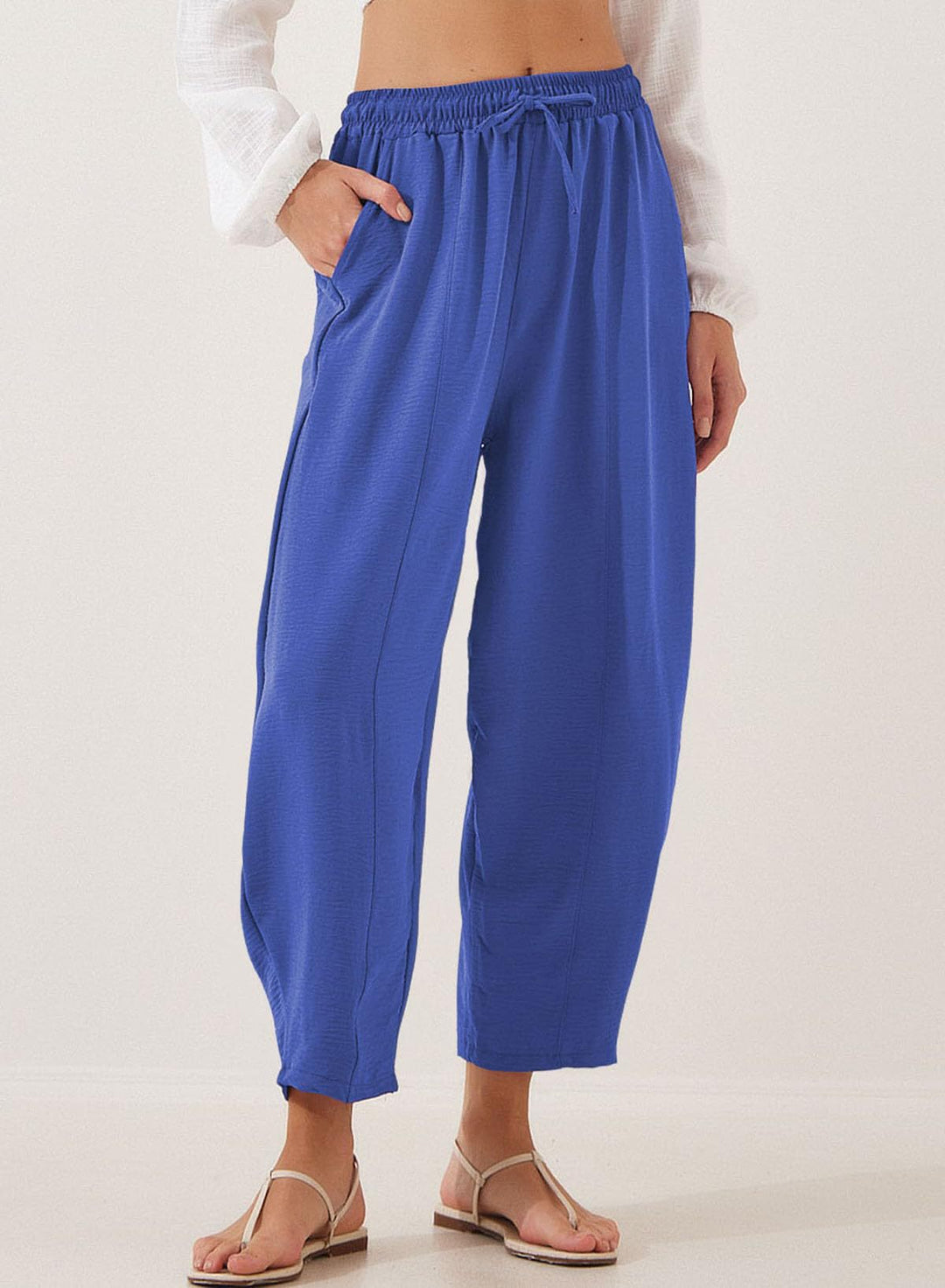 Women's lounge pants with elastic waistband and practical pockets Lune London