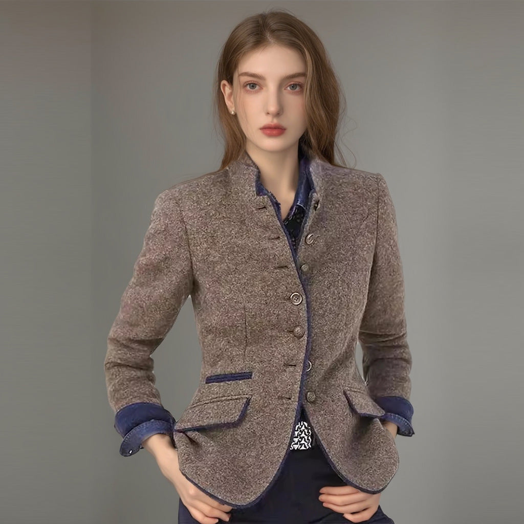 Elegant blazer jacket for women with button placket and practical pockets Lune London