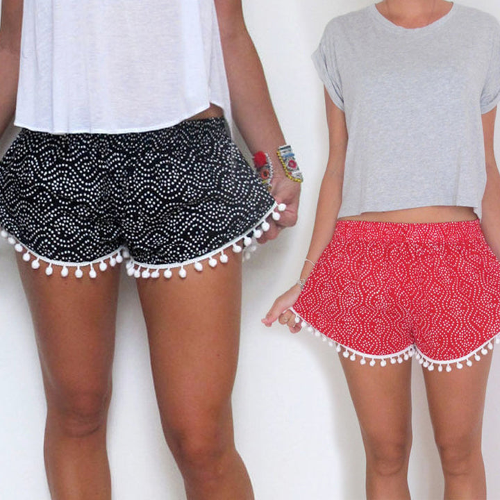 Shorts d'été pour femmes avec des détails de pompons ludiques et un motif de vagues tendance Chic & Stil
