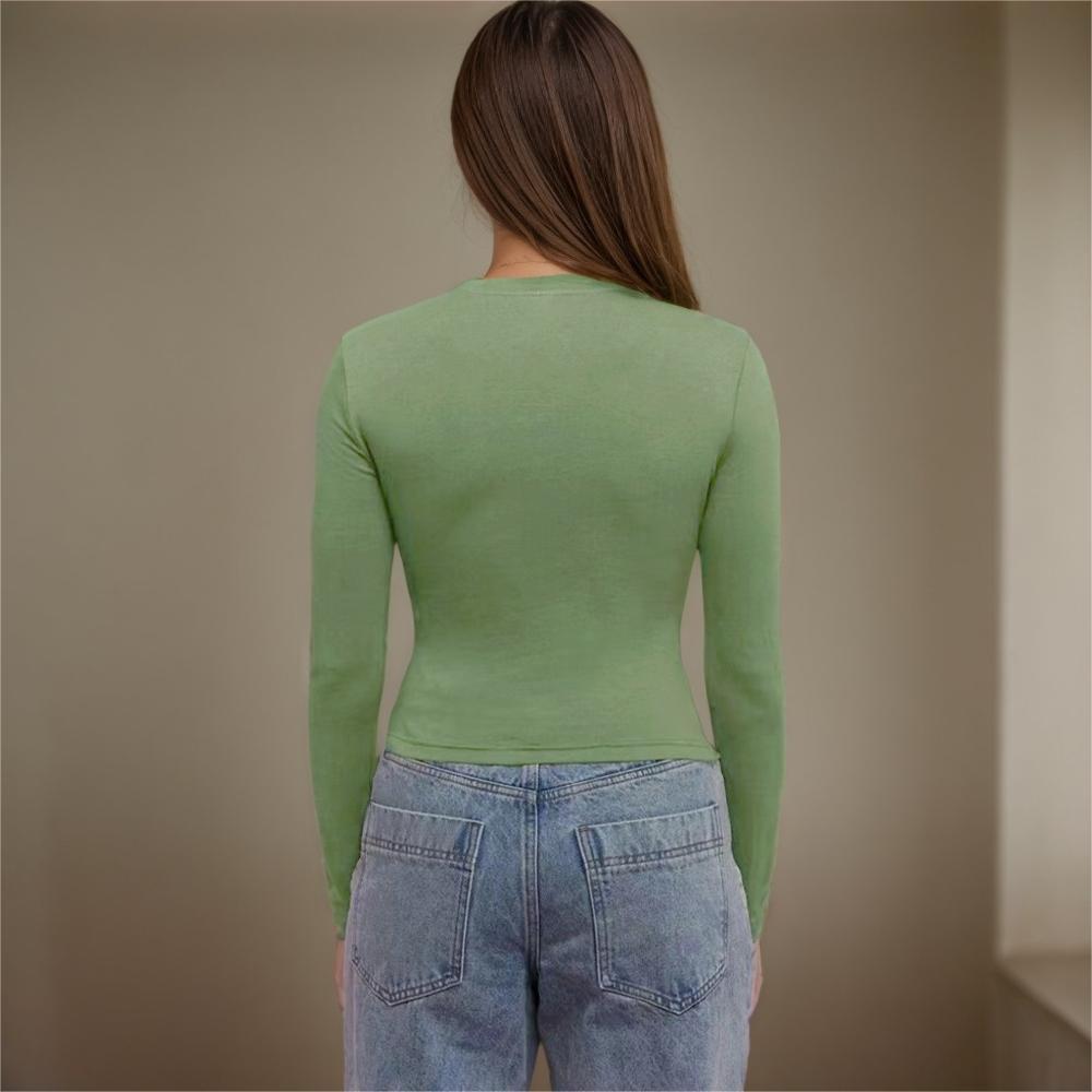 Top ajusté à manches longues pour femmes avec un design innovant à découpes Chic & Stil