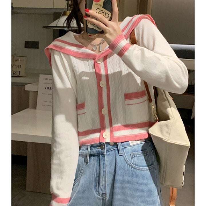 Cardigan décontracté pour femmes avec col à capuche maritime et détails de boutons Chic & Stil