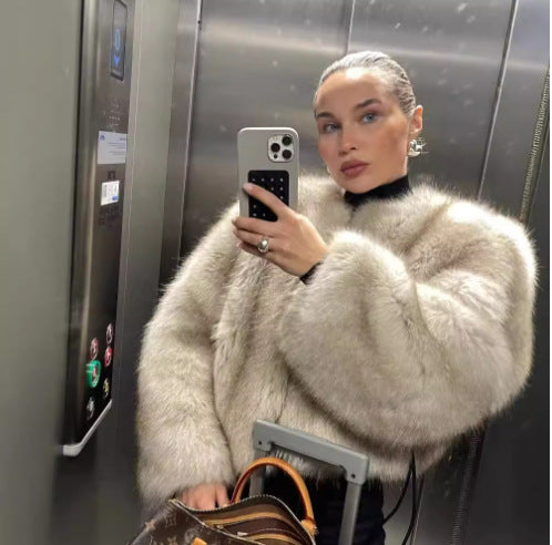 Ladies extravagant short sleeve fur jacket with voluminous sleeves Lune London
