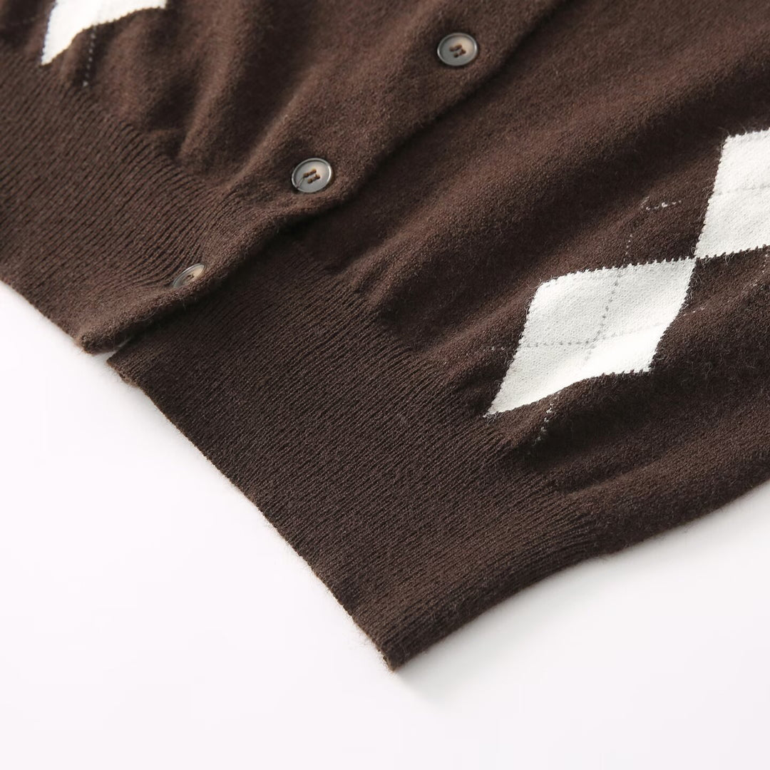 Knitted jacket for women with a modern diamond pattern and button closure Lune London