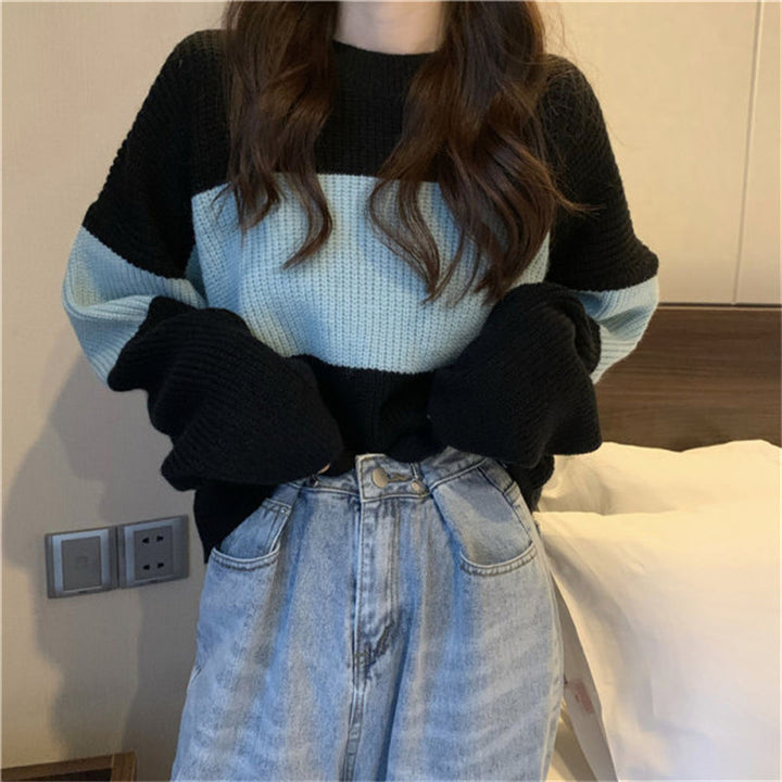 Knitted sweater for women with wide sleeves and a contrast design Lune London