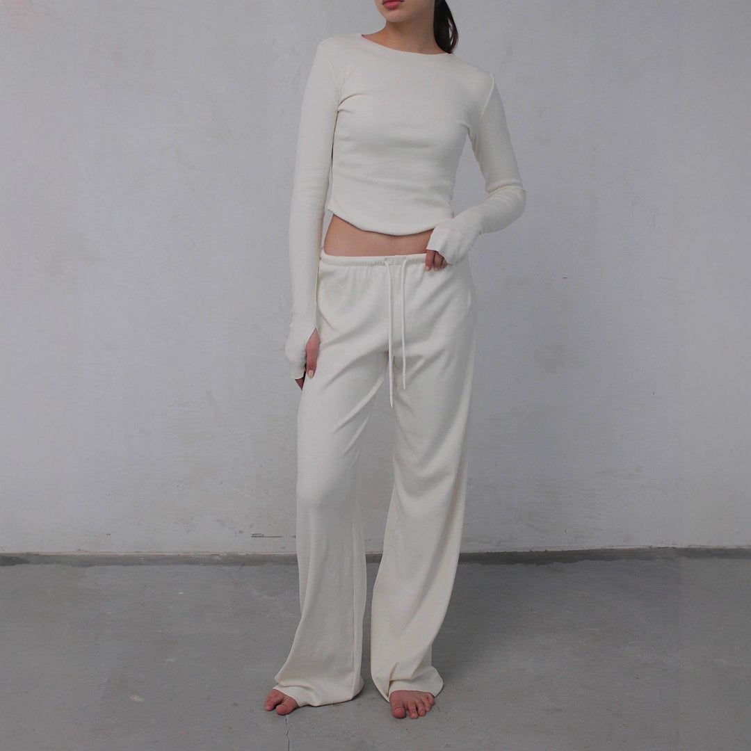 Comfortable lounge set for women with long sleeves and a loose fit Lune London