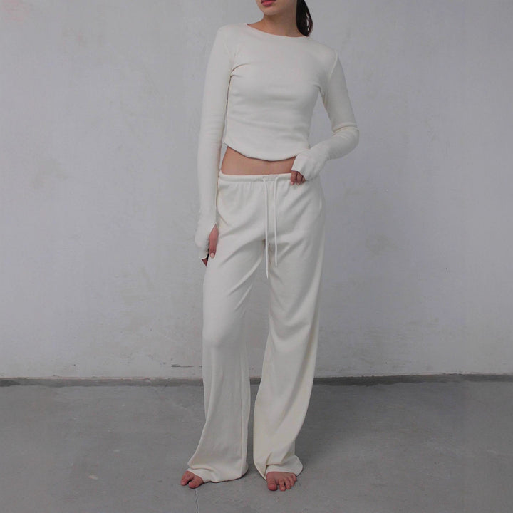 Comfortable lounge set for women with long sleeves and a loose fit Lune London