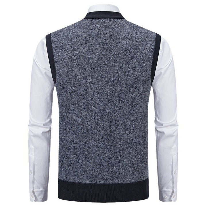 Men's Fashionable Knitted Vest with Sophisticated Patterns and Practical Pockets Lune London