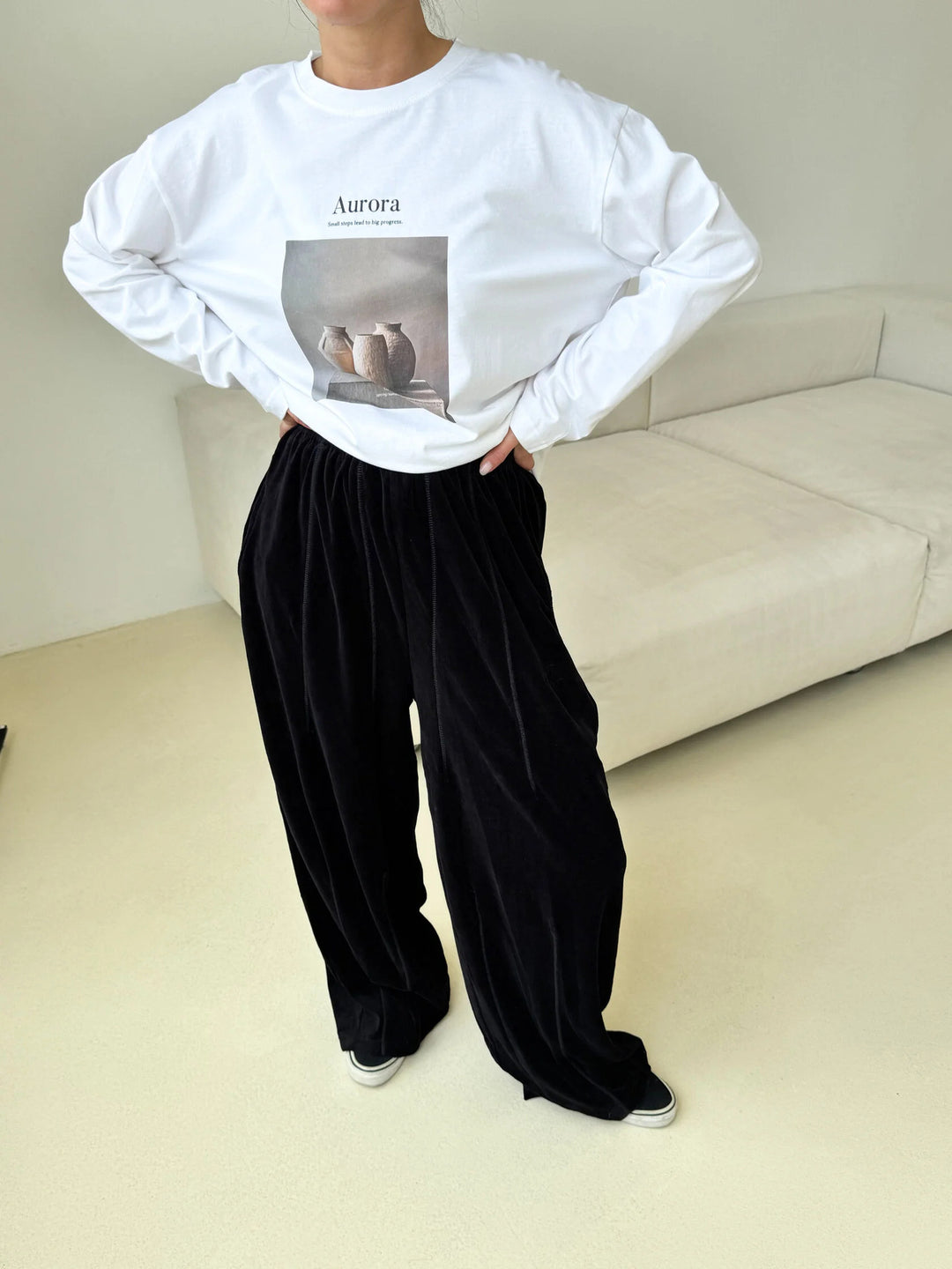 Wide velvet pants for women with elastic waist and practical side pockets Lune London