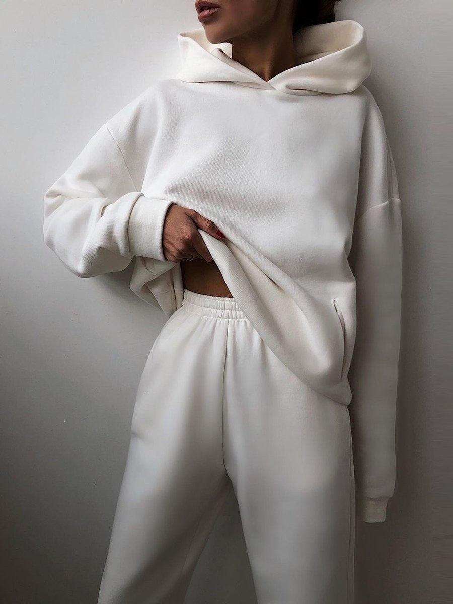 Women's sporty loungewear set with oversized hoodie and comfortable jogger pants Lune London