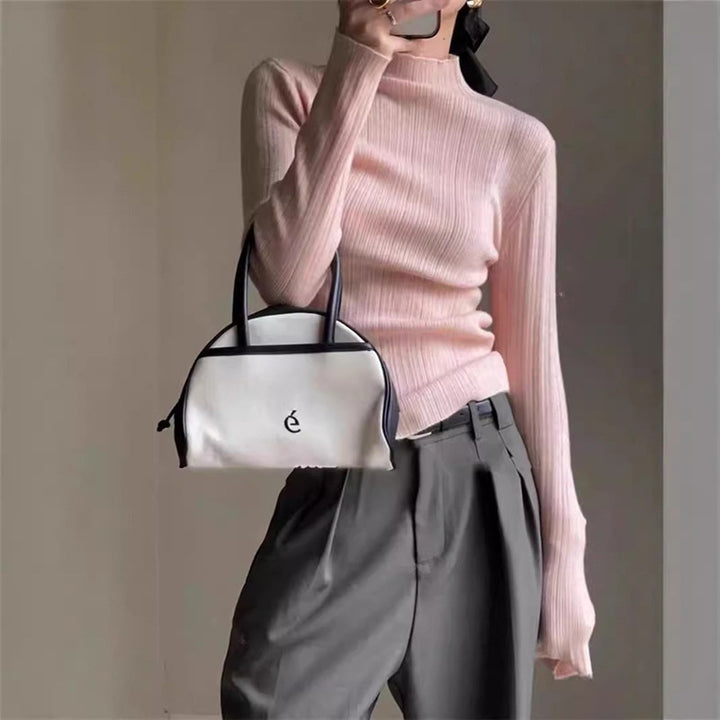 Pull en maille fine pour femmes à coupe moderne avec col haut Chic & Stil