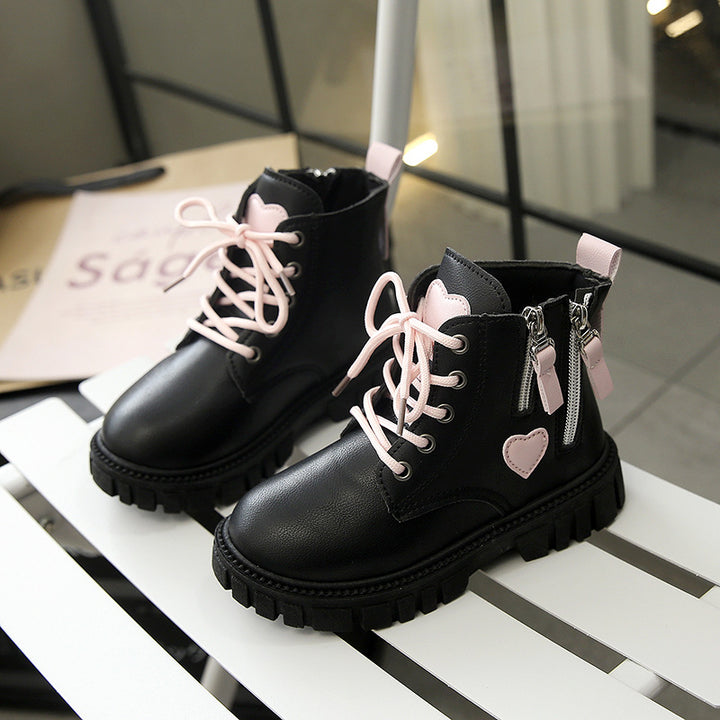 Fashionable women's boots with practical zip function and non-slip sole Lune London