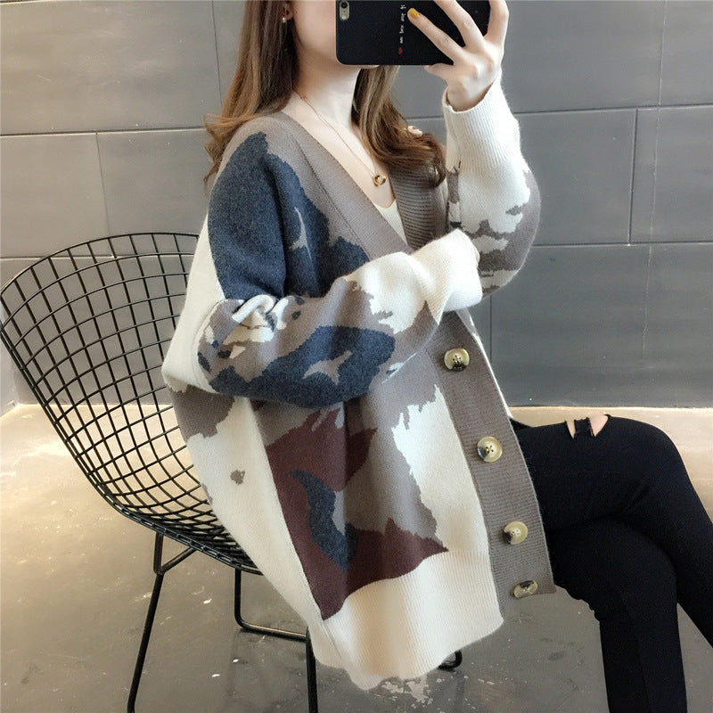 Lune London women's trendy knitted jacket with a striking pattern and golden buttons