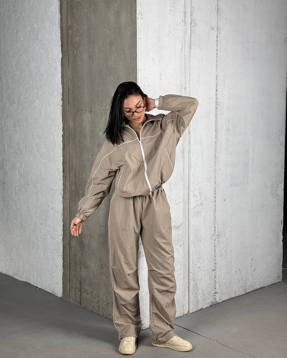 Sports leisure set for women with breathable fabrics and elastic waistband Lune London