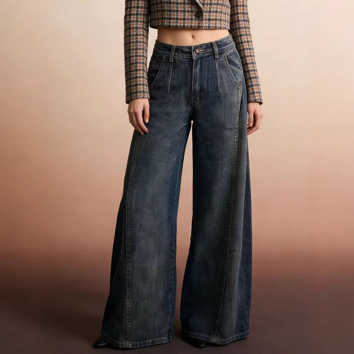 Women's loose denim jeans with a high waistband and classic cut Lune London