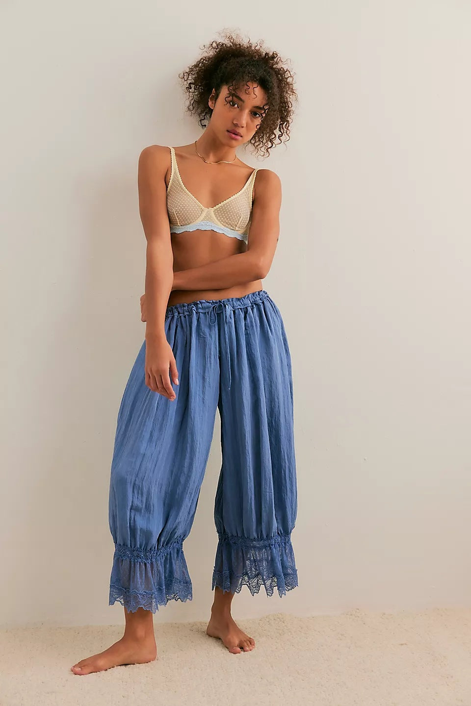 Ladies airy and elegant culotte with lace decoration Lune London
