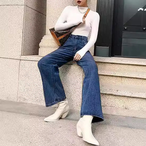 Women's loose high-rise jeans with a comfortable fit and casual style Lune London