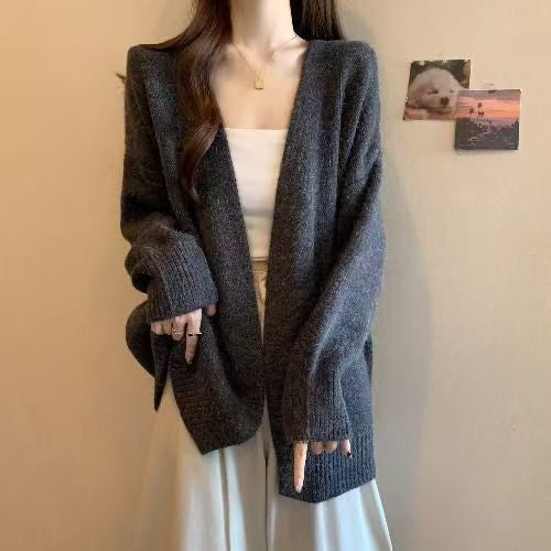 Cardigan pour femmes avec décolleté en V et coupe ample Chic & Stil