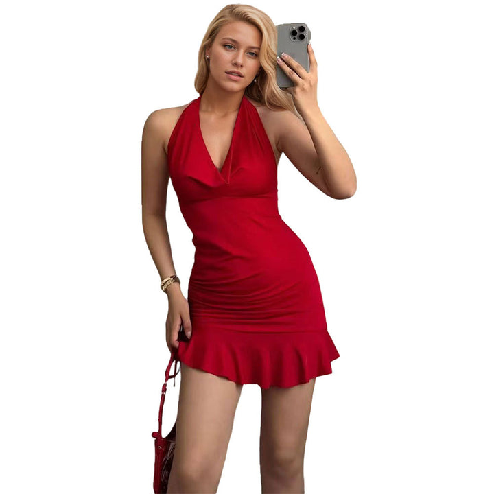Robe mini ajustée pour femmes avec détail volanté et élégant décolleté en V Chic & Stil