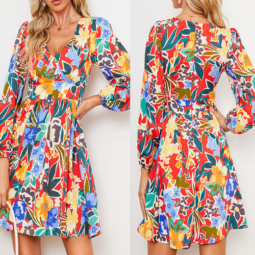 Elegant maxi dress for women with a floral design and a flowy skirt Lune London