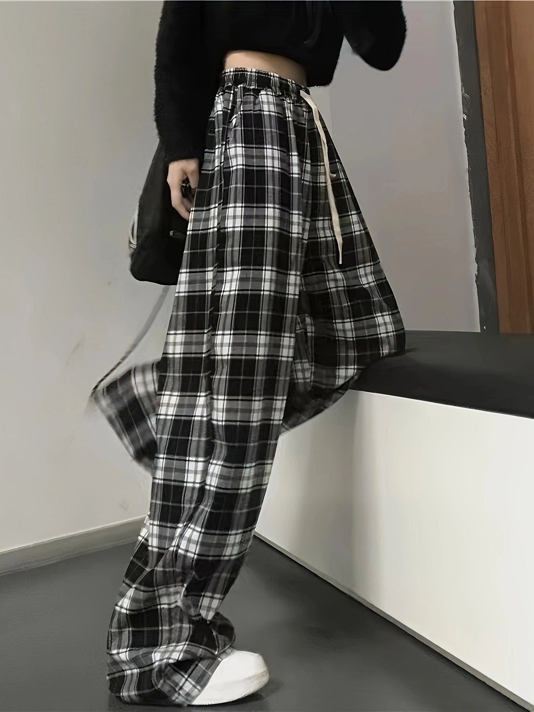 Ladies Checked Leisure Pants with Elastic Waistband and Drawstring Lune London
