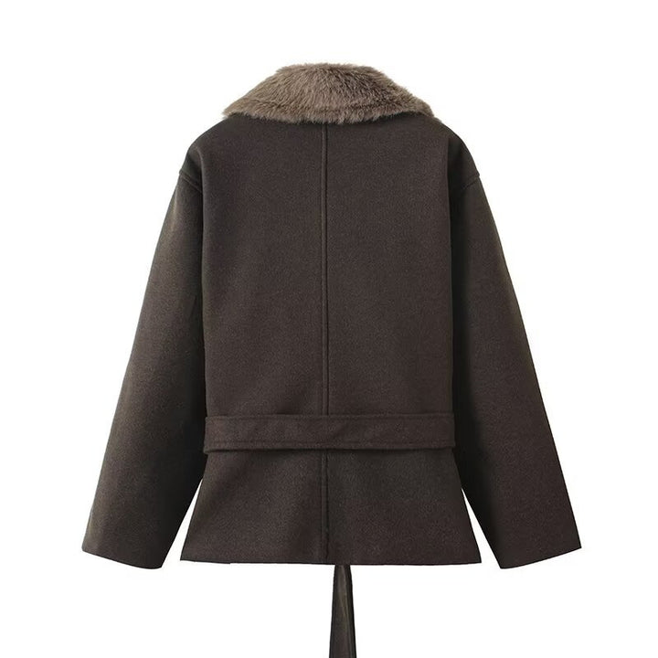Veste de transition pour femmes avec col en fausse fourrure luxueux et ceinture à la taille Chic & Stil