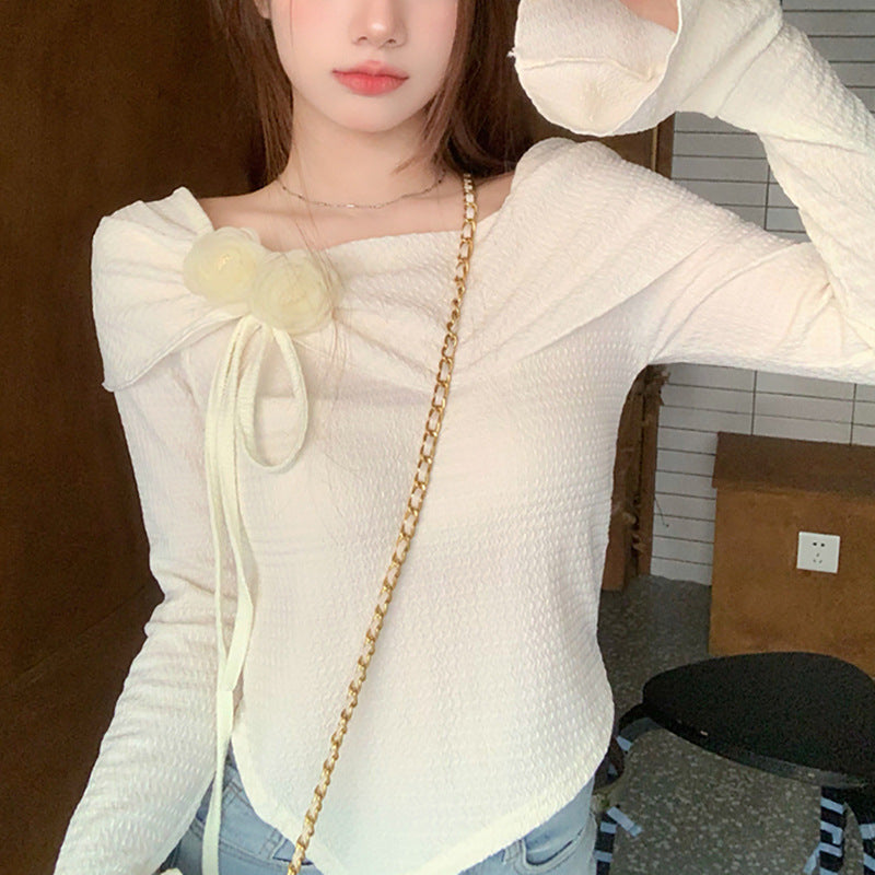 Women's figure-hugging top with removable floral details Lune London